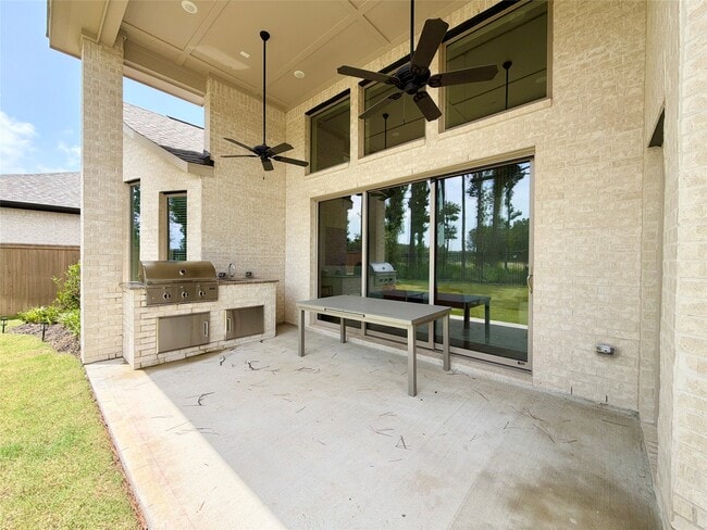 Building Photo - 22037 Gateway Arch Dr