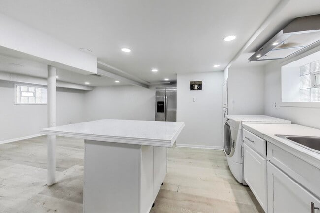 Building Photo - 4118 Prairie Ave