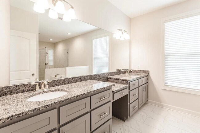 Building Photo - 499 Dogwood Valley Dr