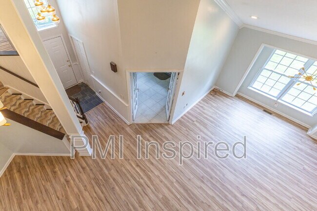 Building Photo - 2404 Buckingham Cir