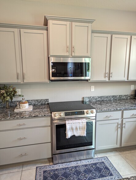 Building Photo - 9235 Freedom Hill Dr