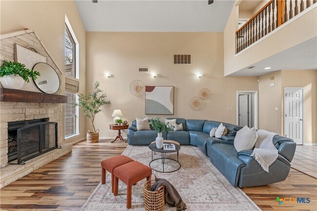 Building Photo - 1060 Great Oaks Dr