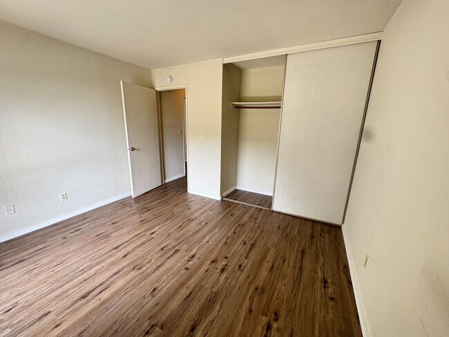 Building Photo - 3 Admiral Dr
