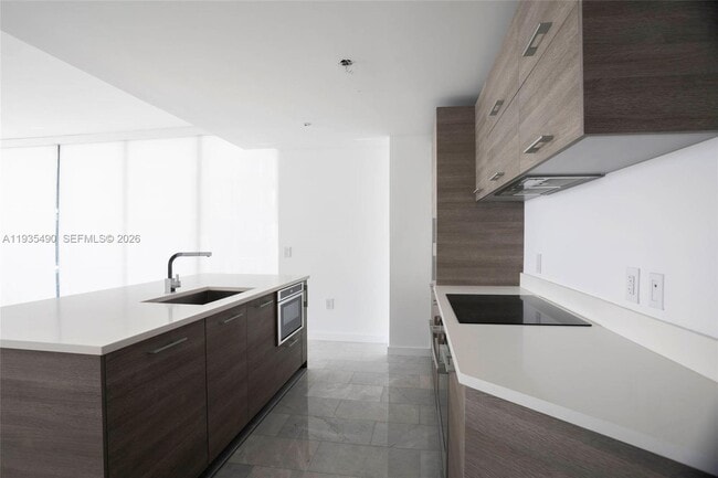 Building Photo - 650 NE 32nd St