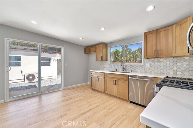 Building Photo - 708 N El Molino Ave