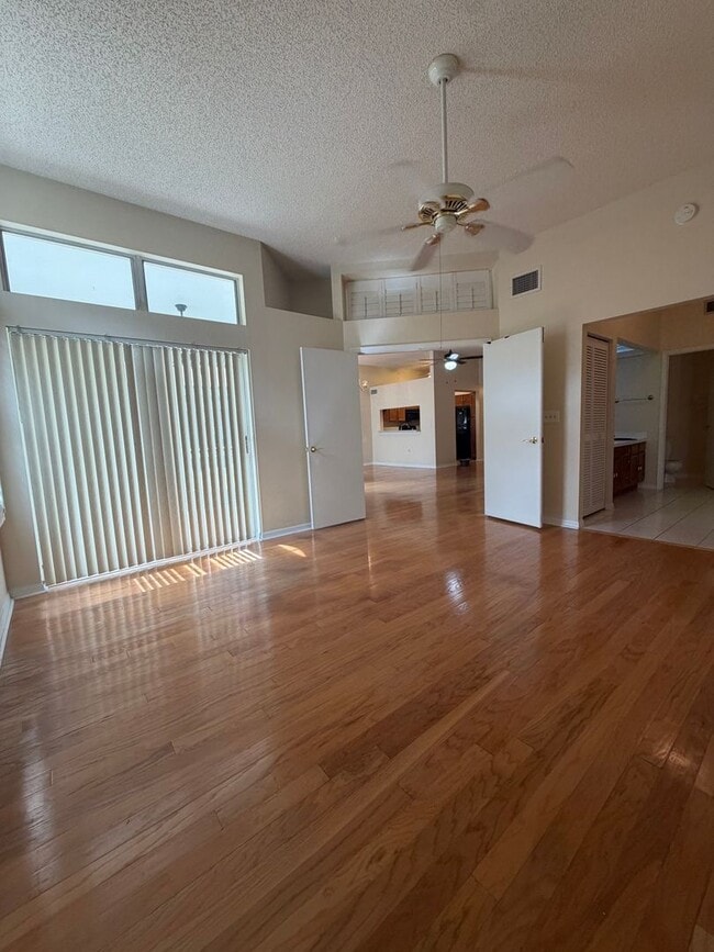 Building Photo - First floor condo in gated East Lake Woodlands of Oldsmar with one car garage