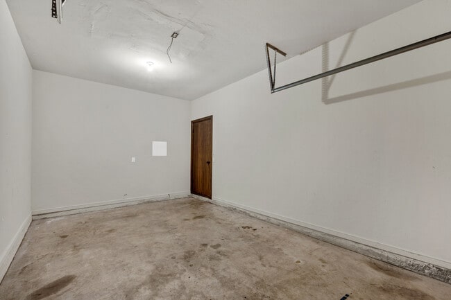 Building Photo - 14 NE 7th St