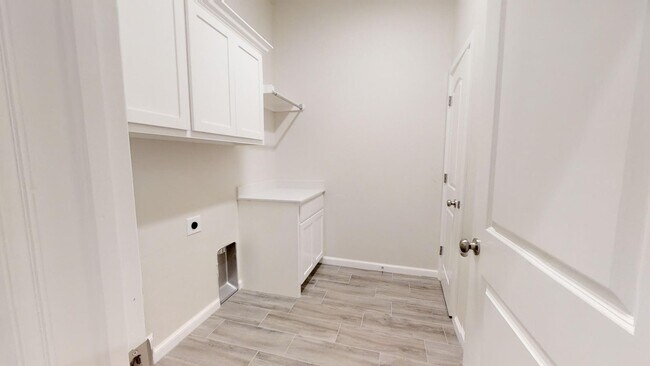 Building Photo - 3 bed 2 bath on West side Norman in gated ...