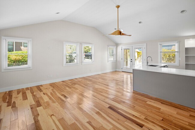 Building Photo - Beautiful Home - Excellent Kenilworth Location!