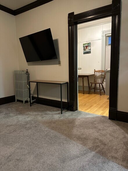 Den 50" TV - 118 Pine St