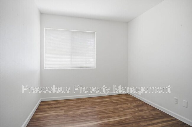Building Photo - 631 Hampshire Ln