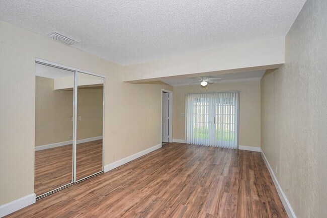 Building Photo - 2716 SW 46th St