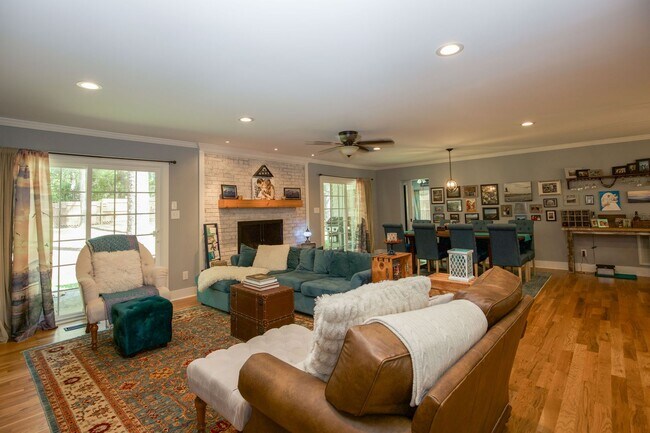 Building Photo - Charming Southern Pines Home on a Spacious...