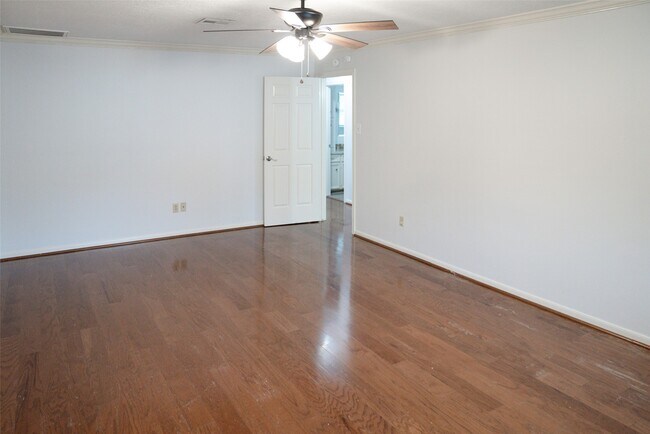 Building Photo - 16611 Brenton Oaks Dr