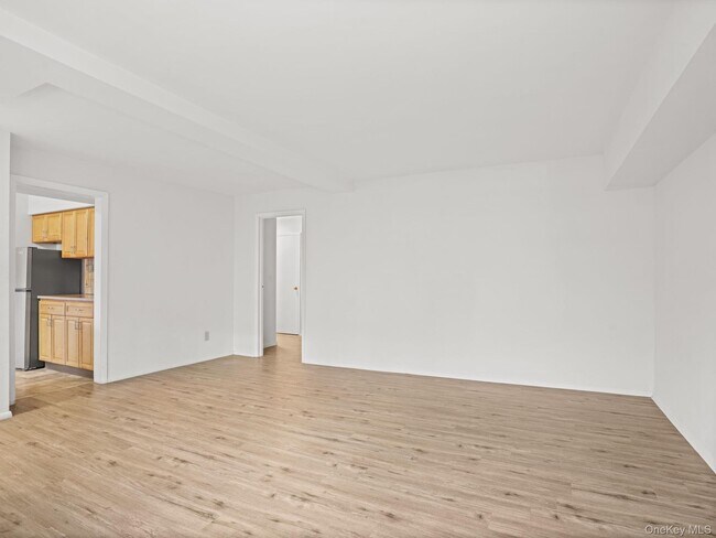 Building Photo - 600 Bedford Rd