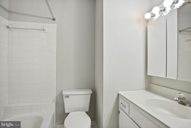 Building Photo - 1603 S Barton St