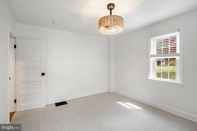 Building Photo - 539 Northbrook Rd