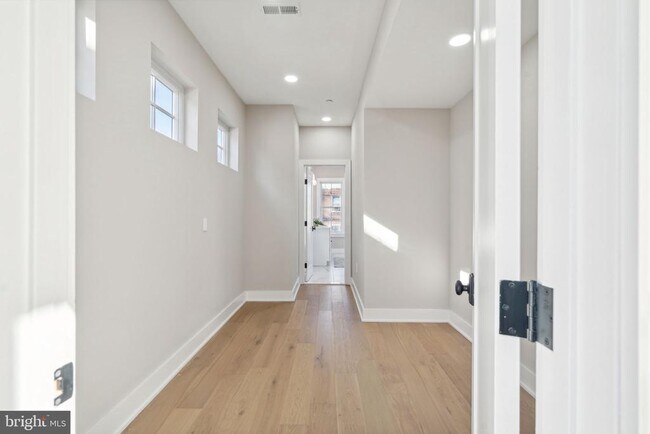 Building Photo - 347 E Gorgas Ln
