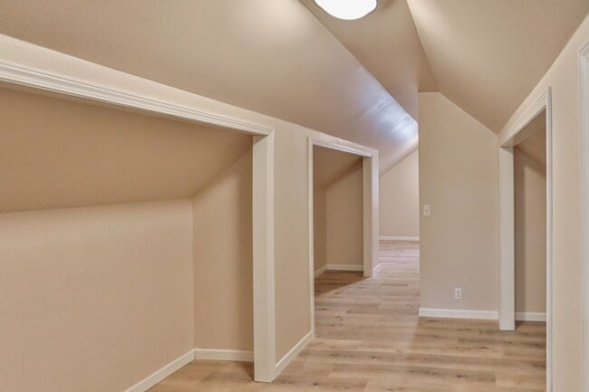 Building Photo - 2 Bed 1.5 Bath Single Family Home With Large Upper Loft Area in Wausau