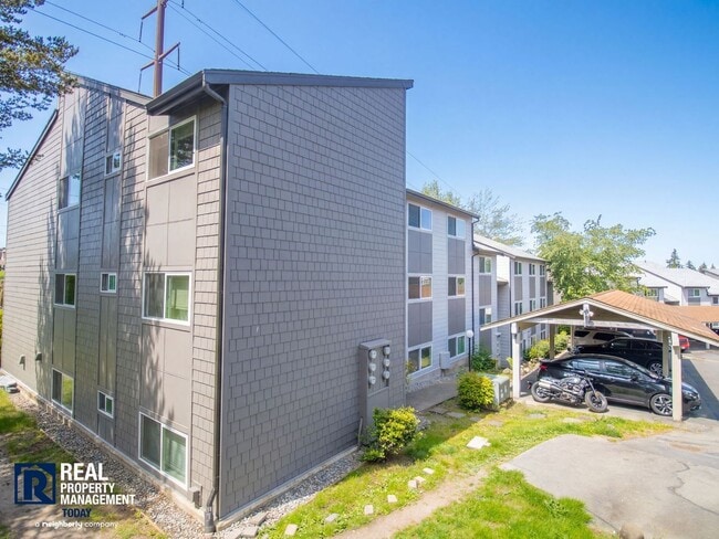 Building Photo - Renton Condo with Private Patio, Pool & Covered Parking!