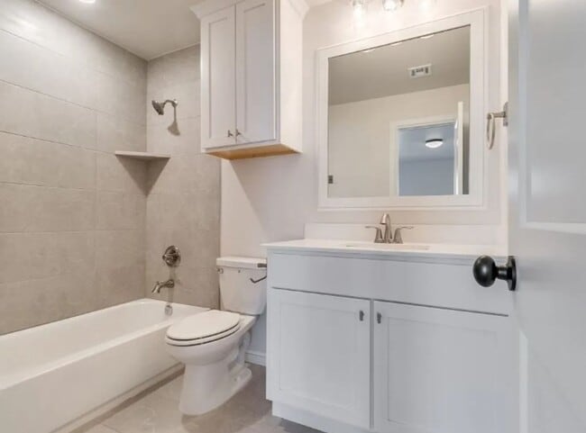 Building Photo - Model Home in East Edmond + 3 bedrooms + B...