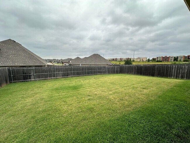 Building Photo - 4 Bed, 2 Bath Home for Rent in Edmond (Dee...