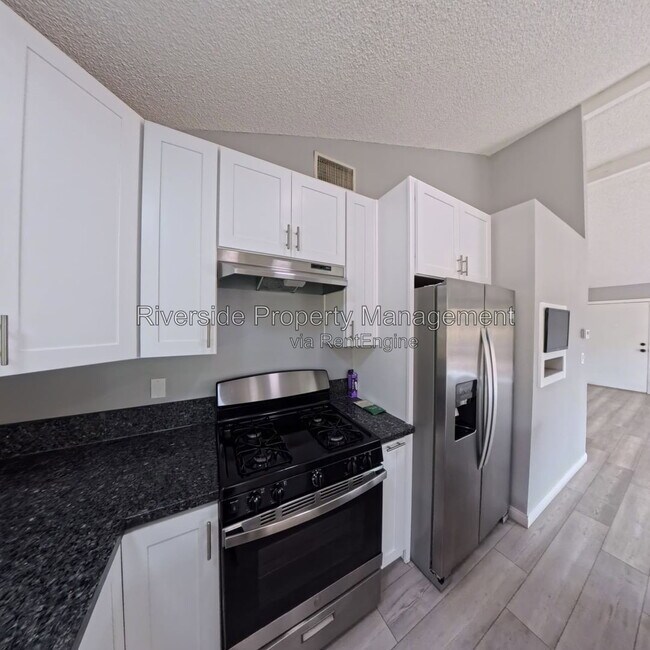 Building Photo - 5025 Pearblossom Dr