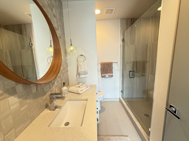 Building Photo - 4143 California Ave SW