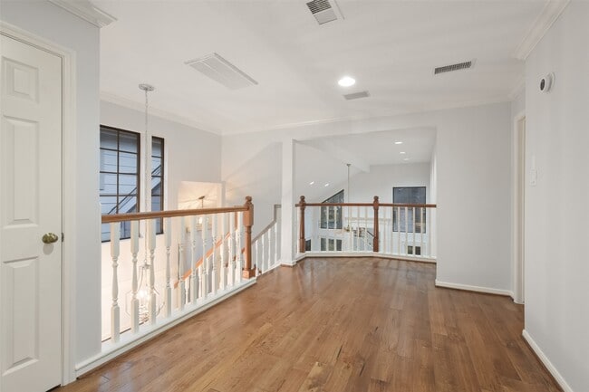 Building Photo - 12859 Kingsbridge Ln
