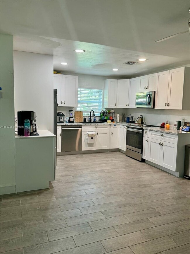Primary Photo - 550 SW 11th Dr