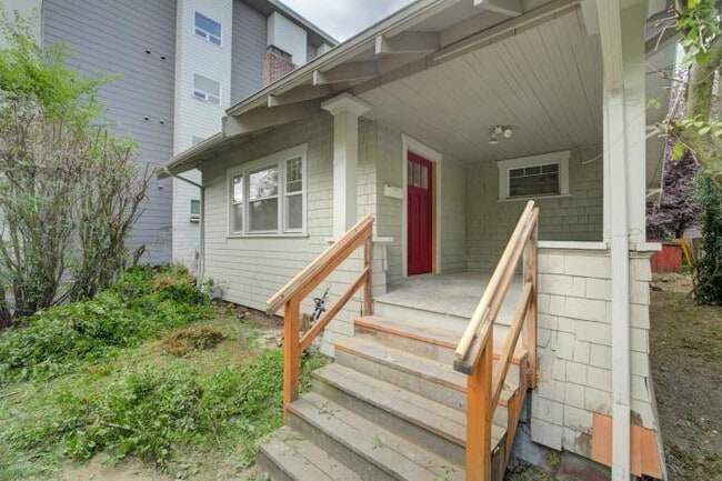 Primary Photo - 5 bedroom in Seattle WA 98105