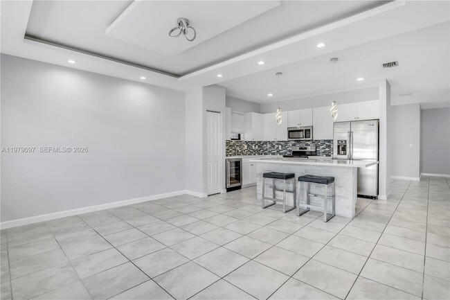 Building Photo - 2541 SE 1st St