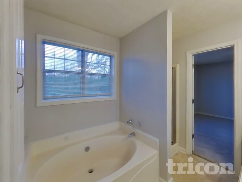 Building Photo - 3935 Piper Glen Dr NE