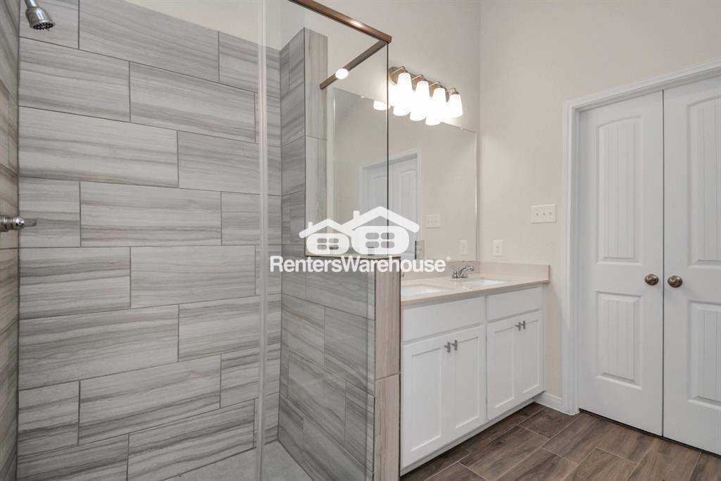 Building Photo - 6927 Escondido Dr