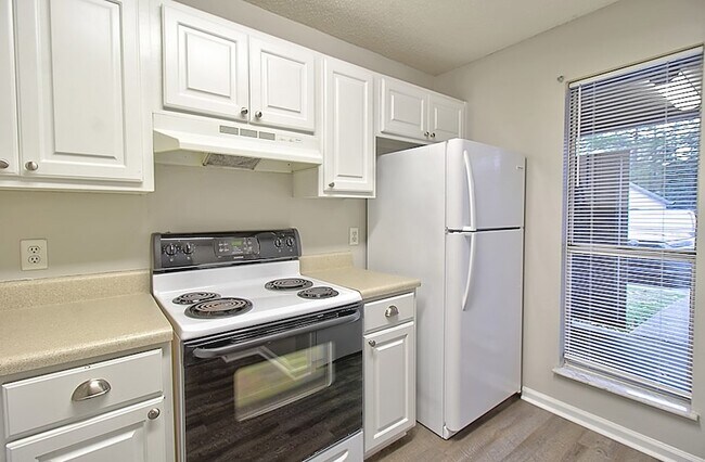 Building Photo - 910 Brett Dr