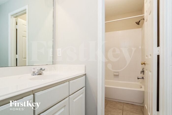 Building Photo - 9805 Hyacinth Way