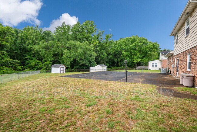 Building Photo - 2425 Capehart Rd