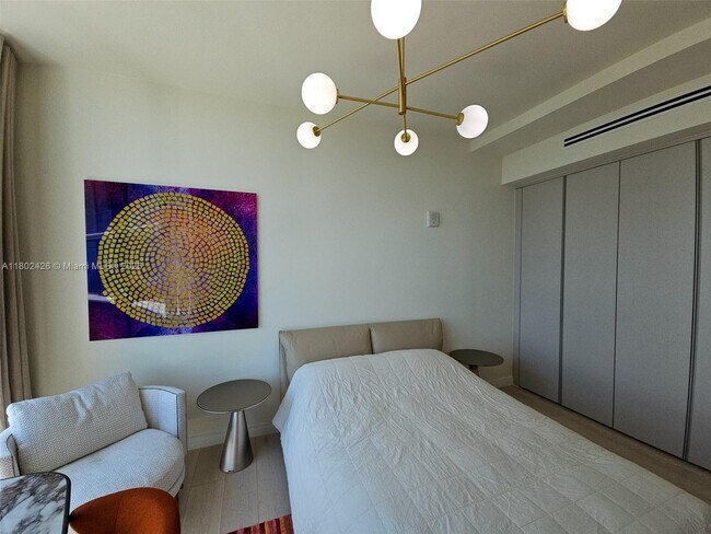 Building Photo - 15701 Collins Ave