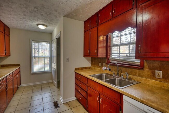 Building Photo - 2475 Nugget Dr SW