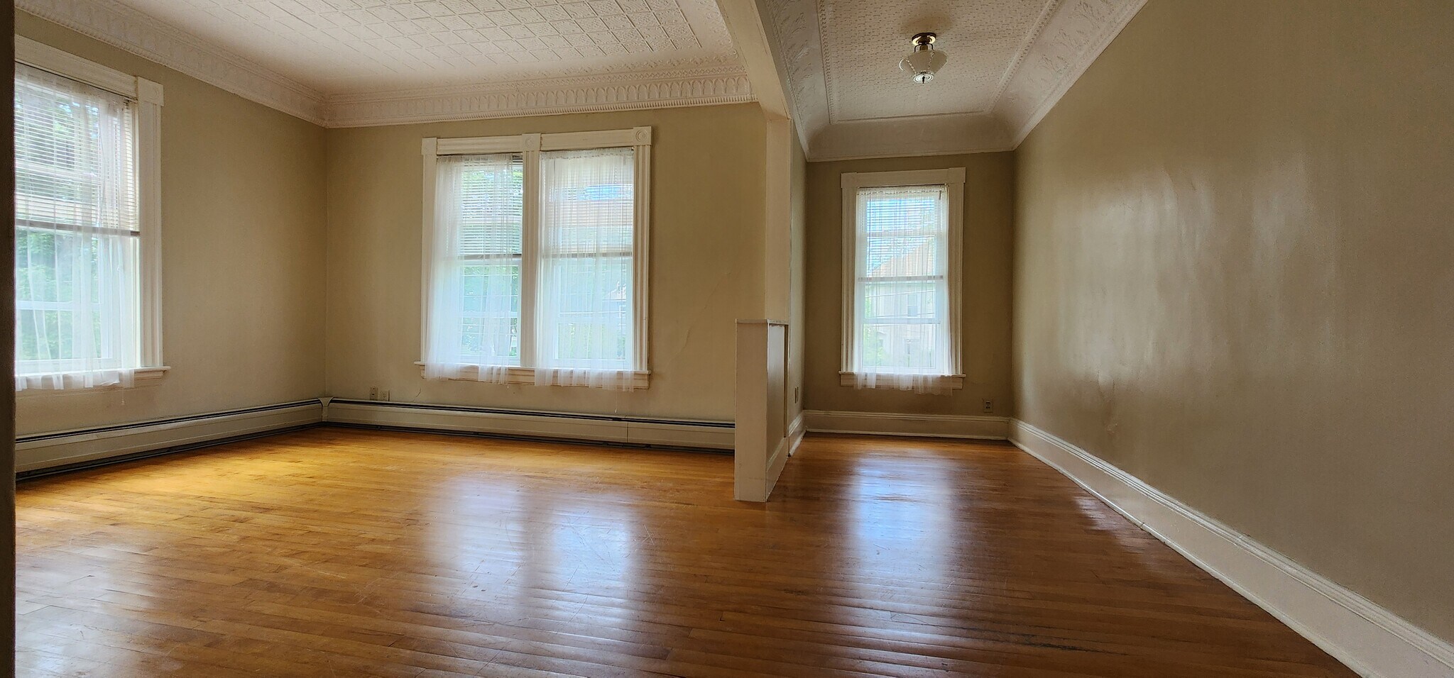 Building Photo - 22 Phillips St