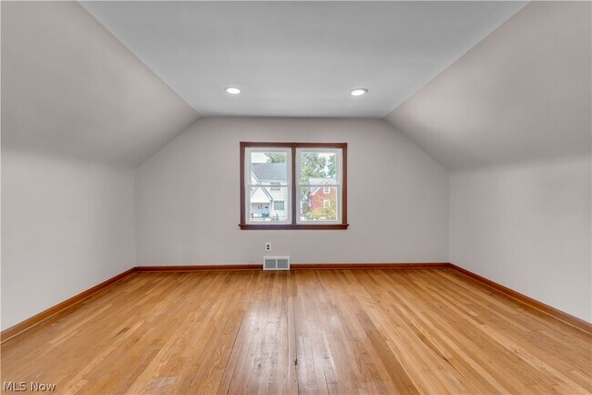 Building Photo - 6911 Farnsworth Dr