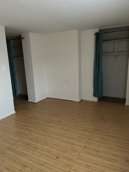 Building Photo - 8000 Jinetes Ct