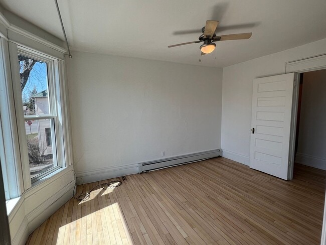 Building Photo - AVAILABLE JUNE - 4 Bed 1.5 Bath Home in Superior