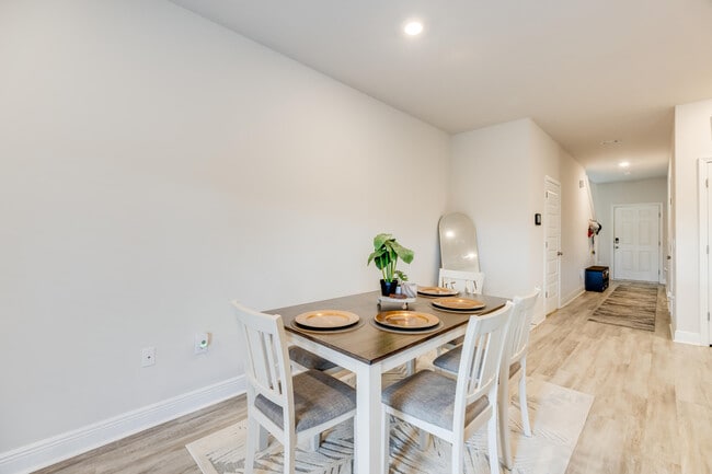 Building Photo - 1004 McLaren Cir