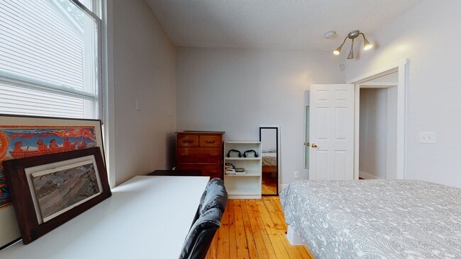 Building Photo - 6 Bedroom Apartment in Science Hill, close to downtown! (Laundry In Unit)