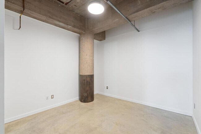 Building Photo - 901 N 3rd St