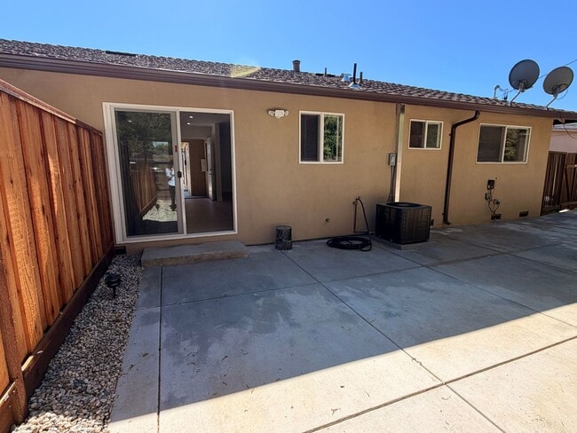 Building Photo - 10121 Craft Dr