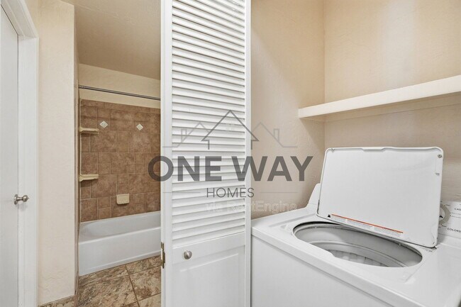 Building Photo - 1126 W Elliot Rd