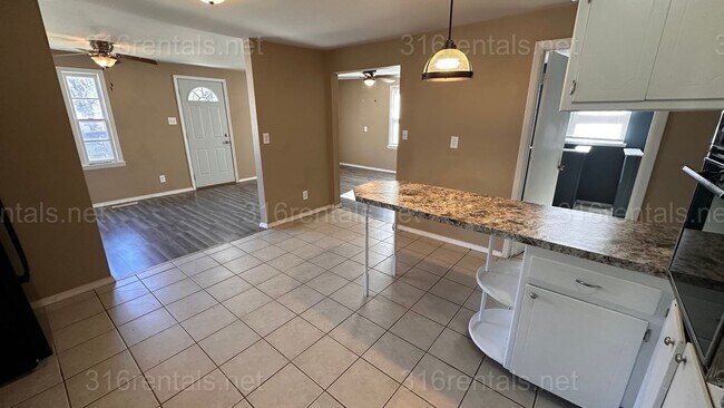 Building Photo - $1250 - 3 bed 1 bath - Single Family Home