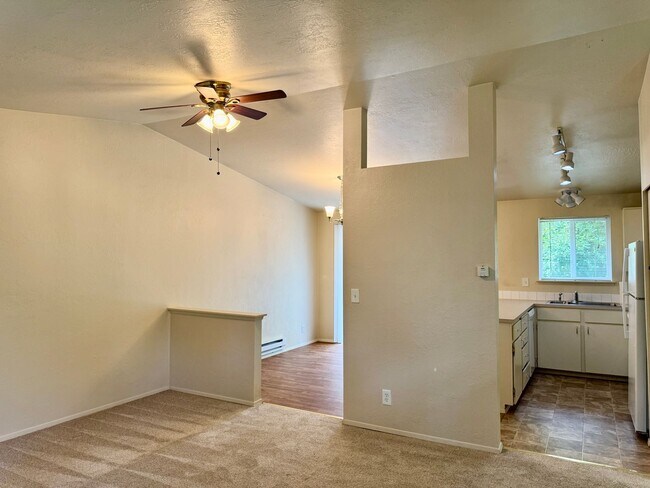 Building Photo - Silverdale - Chico Way neighborhood 3 bedroom duplex now available